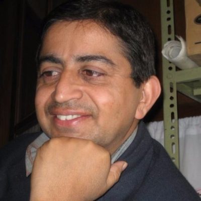 नेता र बाबा उस्तै उस्तै